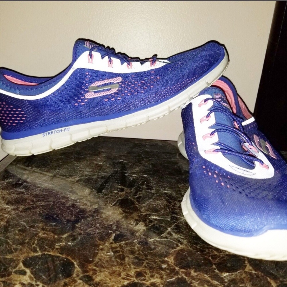 Sketchers stretch to fit